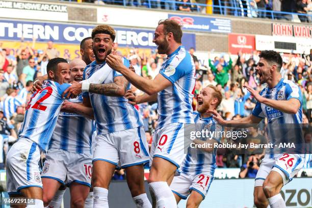 Tom Ince of Huddersfield Town celebrates after scoring a goal to make it 1-0 during the Premier League match between Huddersfield Town and Watford at...