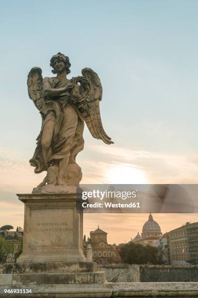 italy, lazio, rome, angel on ponte sant'angelo - angel statue stock-fotos und bilder