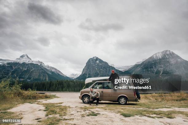 canada, alberta, banff national park, rocky mountains, icefields parkway - road trip van stock pictures, royalty-free photos & images