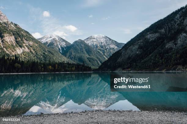 canada, british columbia, rocky mountains, mount robson provincial park, fraser-fort george h, kinney lake - kinney lake stock pictures, royalty-free photos & images