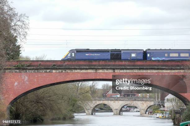 First Great Western train, operated by FirstGroup Plc, crosses the River Thames on the Maidenhead Railway Bridge near Maidenhead, U.K., on Monday,...