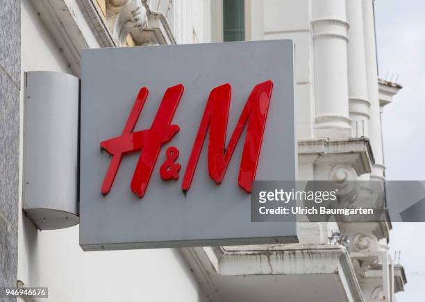 The Swedish textile trading company H&M in trouble. The picture shows the H&M logo.