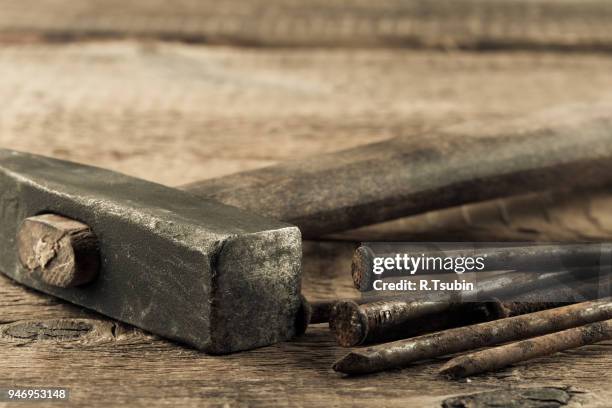 vintage old hammer with rusty nails on wood table background - bricolaje stock pictures, royalty-free photos & images