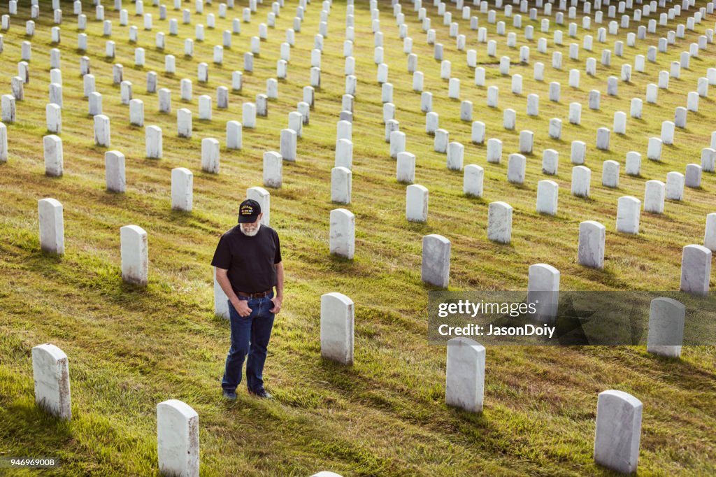 Authentisches Vietnam-Veteran im Soldatenfriedhof