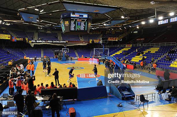 Players of Regal FC Barcelona warm up before the tip-off of the Euroleague Basketball Regular Season 2009-2010 Game Day 8 between Regal FC Barcelona...