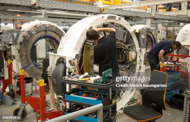 Under the brand name Siemens Healthineers, the medical technology activities of Siemens AG are summarized. Mounting computer tomographs.