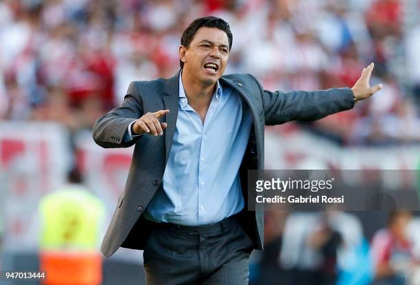 Marcelo Gallardo coach of River Plate gives instructions to his players during a match between River Plate and Rosario Central as part of Superliga...