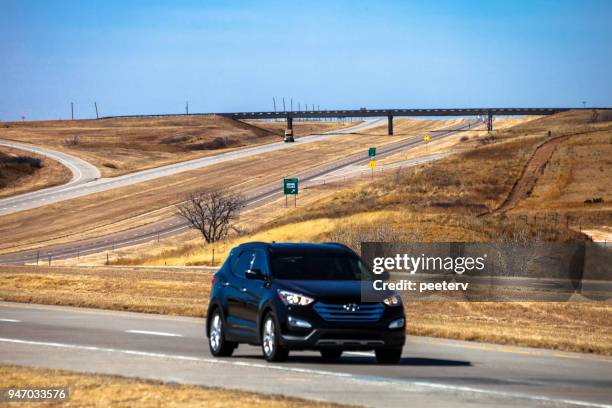 en la carretera en texas - hyundai fotografías e imágenes de stock