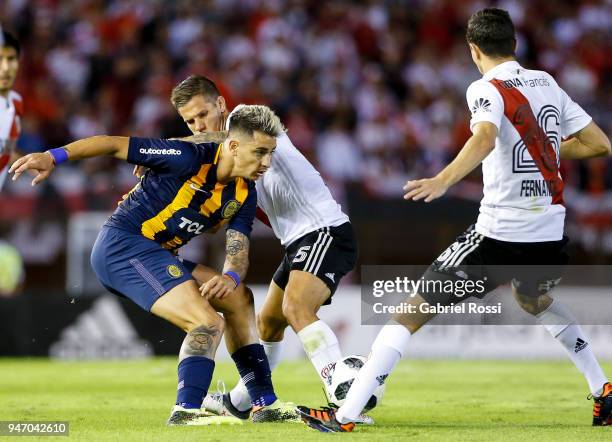 Fernando Zampedri of Rosario Central fights for the ball with Bruno Zuculini and Ignacio Fernandez of River Plate during a match between River Plate...