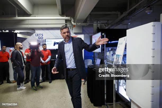 Jorge Fernandes, chief technology officer of Rogers Communications Inc., speaks next to a a Massive Mimo transmitter during a demonstration of 5G...