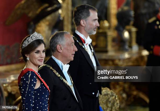 King Felipe VI of Spain and his wife Queen Letizia flank Portuguese President Marcelo Rebelo de Sousa as they receive guests before holding a state...