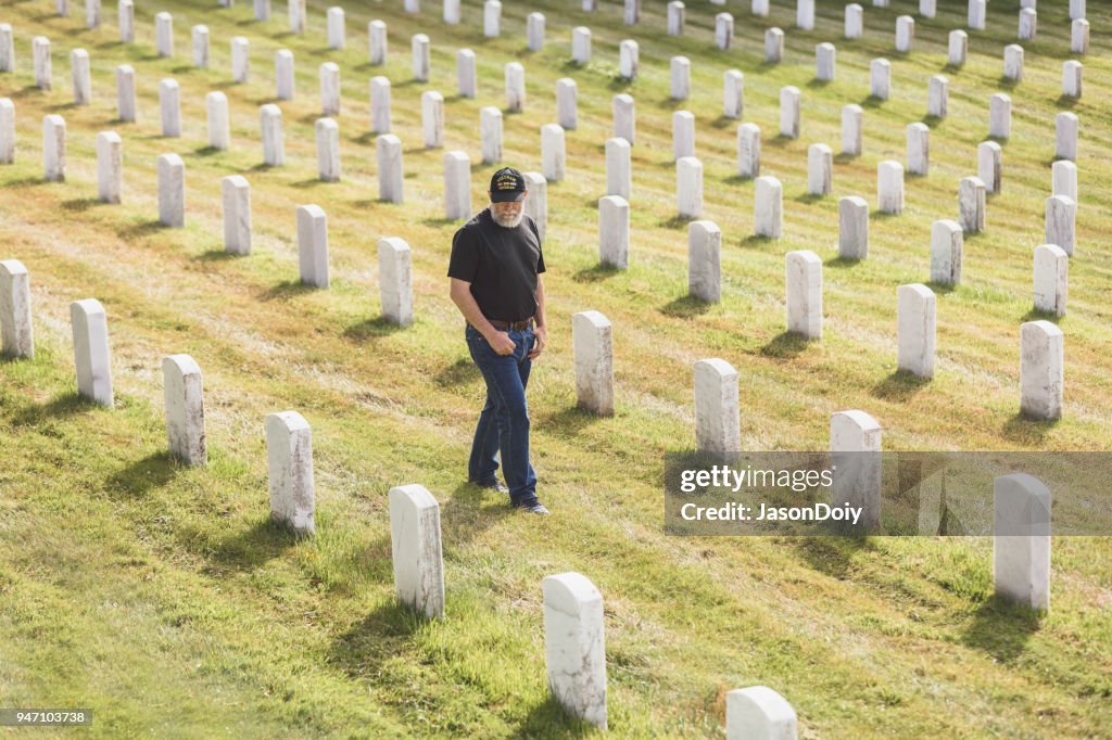 Authentisches Vietnam-Veteran im Soldatenfriedhof