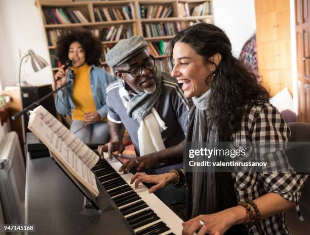 group playing music at home - the sounds band stock pictures, royalty-free photos & images