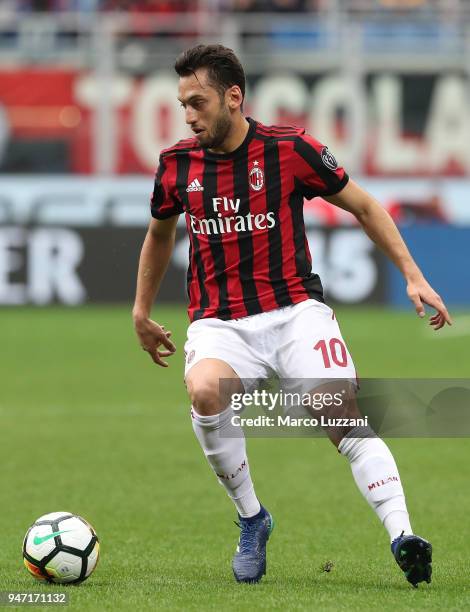 Hakan Calhanoglu of AC Milan in action during the serie A match between AC Milan and SSC Napoli at Stadio Giuseppe Meazza on April 15, 2018 in Milan,...