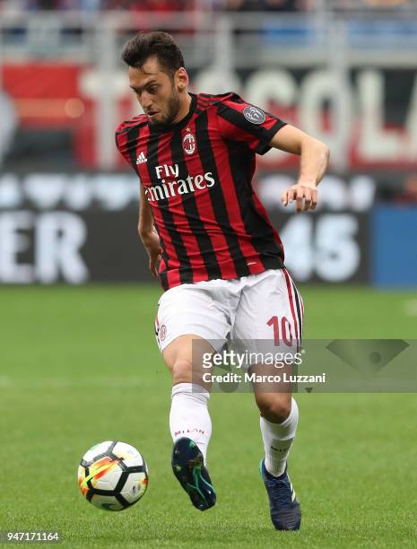 Hakan Calhanoglu of AC Milan in action during the serie A match between AC Milan and SSC Napoli at Stadio Giuseppe Meazza on April 15, 2018 in Milan,...