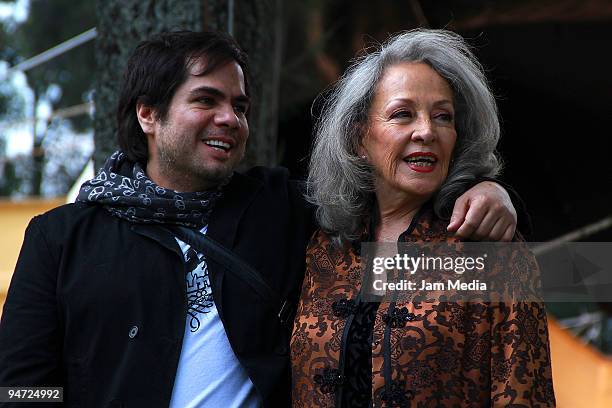 Actors Eugenio Bartilotty ans Isela Vega during the making of the movie Los Inadaptados at Colonia Las Aguilas on December 17, 2009 in Mexico City,...