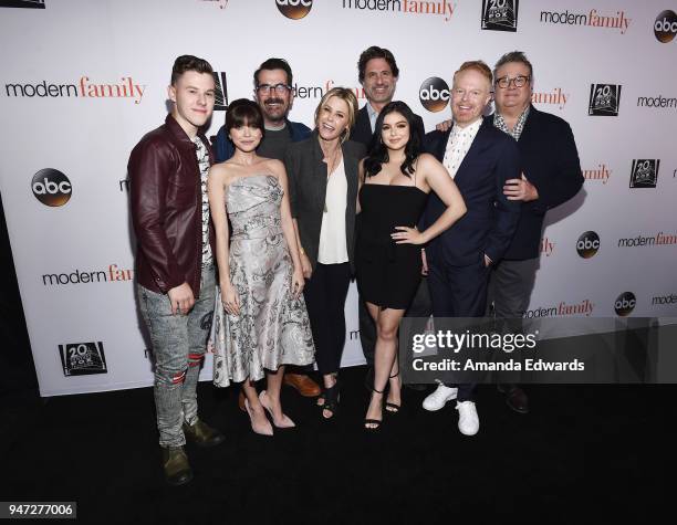 Actors Nolan Gould, Sarah Hyland, Ty Burrell and Julie Bowen, executive producer Steven Levitan and actors Ariel Winter, Jesse Tyler Ferguson and...