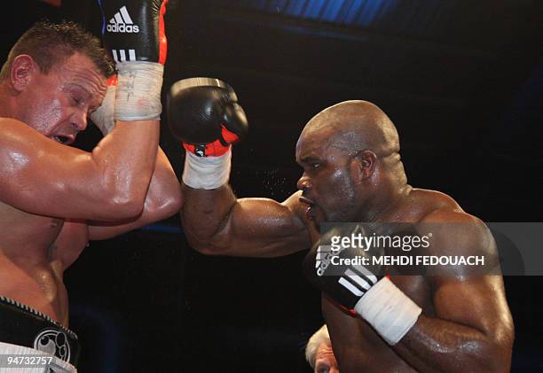 French boxer Jean-Marc Mormeck fights against US Vinnie Maddalone during their Heavy weight boxing match at the Halle Carpentier in Paris on December...