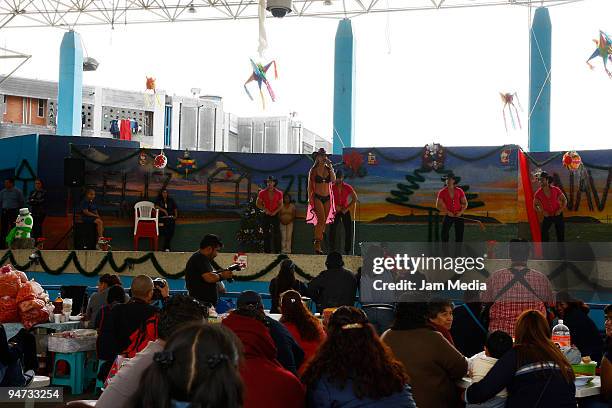 General view of the Paola Durante's performance during a Christmas celebration with prisoners at the Feminine Prison of Santa Marta Acatitla on...