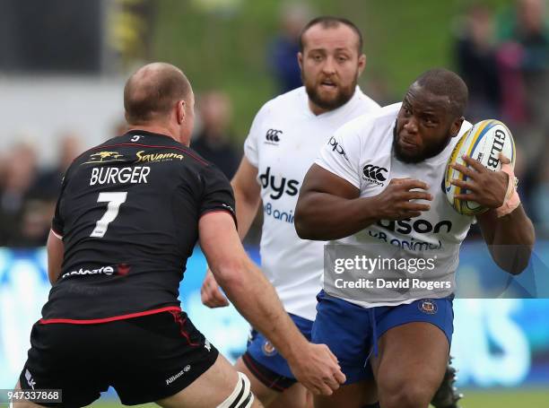 Beno Obano of Bath takes on Schak Burger during the Aviva Premiership match between Saracens and Bath Rugby at Allianz Park on April 15, 2018 in...