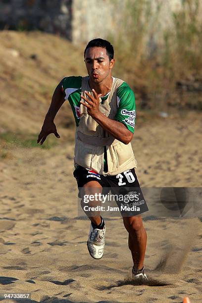 Santos' Francisco Torres exercises during their pre-season training at Las Hadas Resort on 17 December, 2009 in Manzanillo, Mexico.