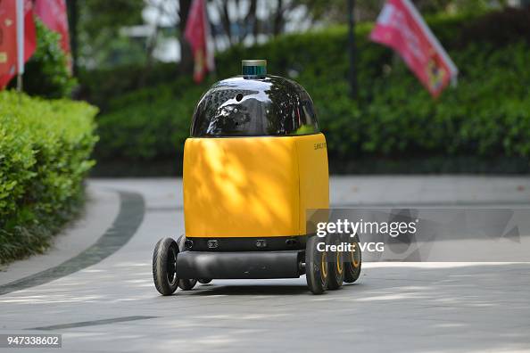 Sunning's Robot 'Postman' Delivers Parcels In Nanjing Sunning's Robot 'Postman' Delivers Parcels In Nanjing