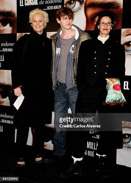 Actress Lucia Bose, Nicolas Coronado and Paola Dominguin attend the "El Consul de Sodoma" premiere at Palafox cinema on December 17, 2009 in Madrid,...