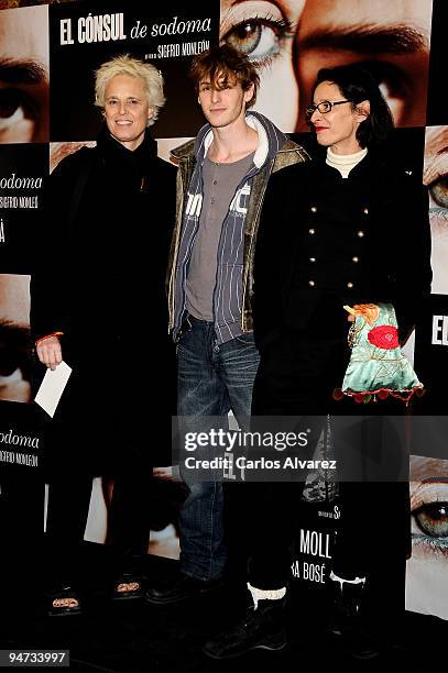 Actress Lucia Bose, Nicolas Coronado and Paola Dominguin attend the "El Consul de Sodoma" premiere at Palafox cinema on December 17, 2009 in Madrid,...