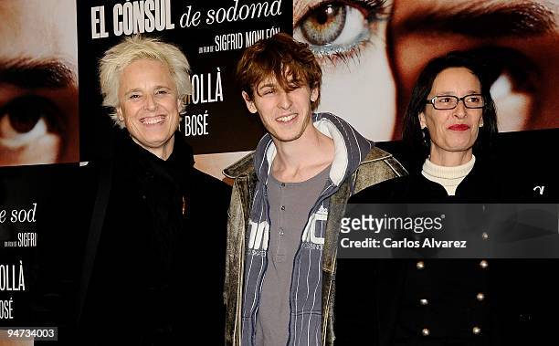 Actress Lucia Bose, Nicolas Coronado and Paola Dominguin attend the "El Consul de Sodoma" premiere at Palafox cinema on December 17, 2009 in Madrid,...