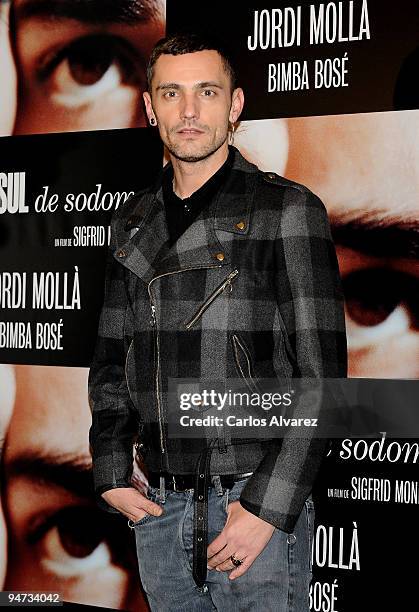 Spanish designer David Delfin attends the "El Consul de Sodoma" premiere at Palafox cinema on December 17, 2009 in Madrid, Spain.