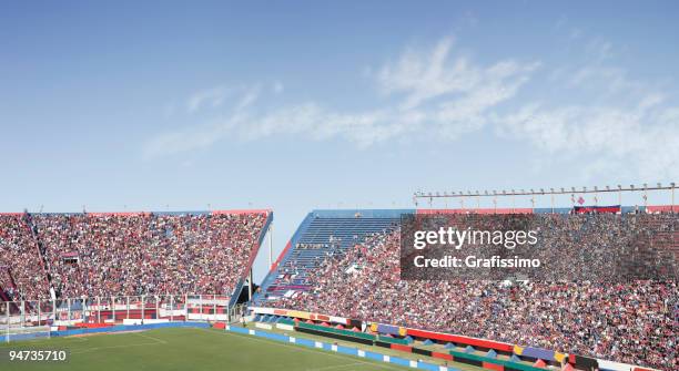 full soccer stadium waiting for the start - soccer bulge stock pictures, royalty-free photos & images