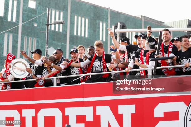 Steven Bergwijn of PSV, Joshua Brenet of PSV, Bart Ramselaar of PSV, Luuk de Jong of PSV, Luuk Koopmans of PSV, Hirving Lozano of PSV leaving the...