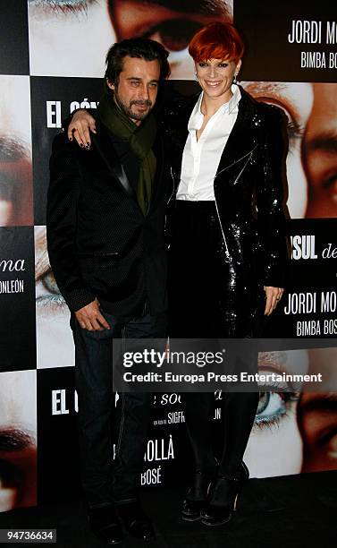 Bimba Bose and Jordi Molla attend the premiere of 'El Consul de Sodoma' on December 17, 2009 in Madrid, Spain.