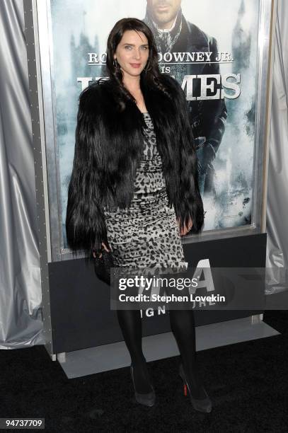 Model Michelle Hicks attends the New York premiere of "Sherlock Holmes" at the Alice Tully Hall, Lincoln Center on December 17, 2009 in New York City.