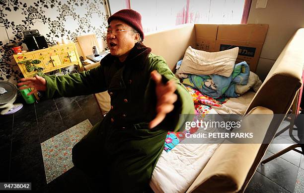 Photo taken on 14 December 2009 shows 46-year-old Lu Daren talking to AFP whilst sitting on his makeshift bed inside a Beijing restaurant he has been...
