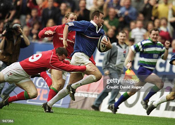 Sebastien Bonetti of France is tackled by Geraint Lewis of Wales during the Lloyds TSB Six Nations 2001 Championship match played at the Stade De...