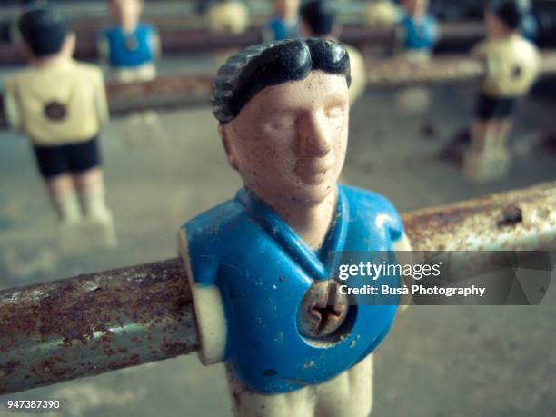 vintage table football, detail of figurine with blue tricot - tricot stock-fotos und bilder