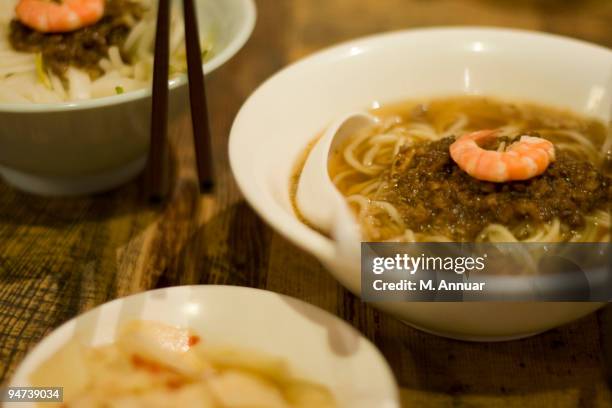 dan dan noodles - tainan stock pictures, royalty-free photos & images
