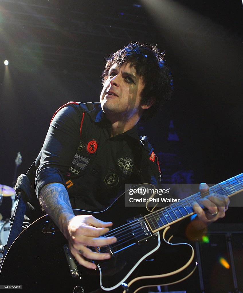 When Is Green Day Playing New Years 2025 Nyc - Arlyn Engracia