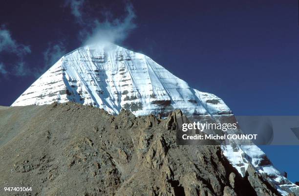 Le mont Kailash, culminant à 6714 m., est le lieu le plus sacré pour 4 religions . Son sommet est couvert de neiges éternelles.