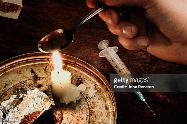 intravenous drug use, - heroïne stockfoto's en -beelden