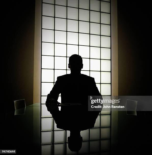 business man or boss in silhouette interview - persona irreconocible fotografías e imágenes de stock