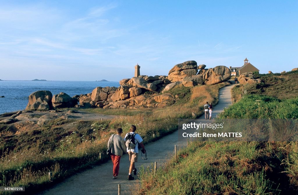 SENTIER DES DOUANIERS, PLOUMANACH, COTES-D'ARMOR, FRANCE