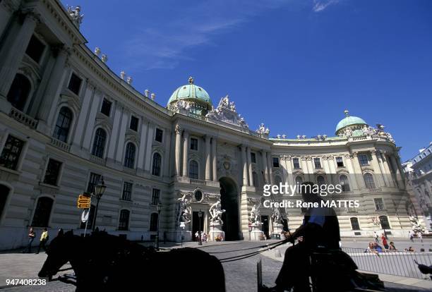 La Michaelerplatz et le portail Saint-Michel . La Hofburg est la résidence des Habsbourg depuis le 16ème siècle, et possède un mélange de styles...