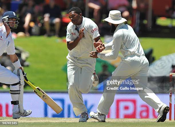 Makhaya Ntini and Hashim Amla of South Africa near collision with Kevin Pietersen of England backing up during day 3 of the 1st Test match between...