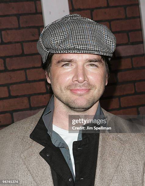 Actor Matthew Settle attends the New York premiere of "Sherlock Holmes" at the Alice Tully Hall, Lincoln Center on December 17, 2009 in New York City.