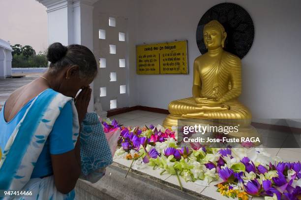 THE ANCIENT CITIES ANURADHAPURA CITY RUVANVELISAYA DAGOBA, SRI LANKA.