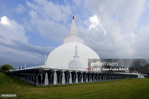 THE ANCIENT CITIES ANURADHAPURA CITY RUVANVELISAYA DAGOBA, SRI LANKA.