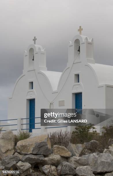 DEUX CHAPELLES JUMELLES CHORA SUR L'ILE D'AMORGOS. TWO TWIN CHAPELS IN CHORA OF THE ISLAND OF AMORGOS.