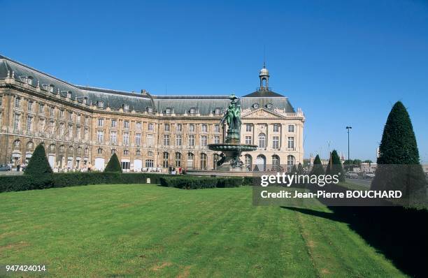 La place de la Bourse, qui s'ouvre directement sur la Garonne, est une des oeuvres les plus représentatives de l'art architectural classique français...